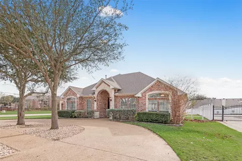 818 Amherst Dr, Waxahachie, TX 75165