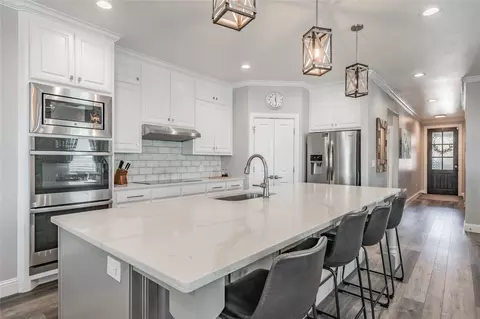 8208 Indian Hills Ct, Benbrook, TX 76126