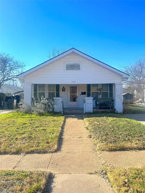 706 Virginia St, Graham, TX 76450