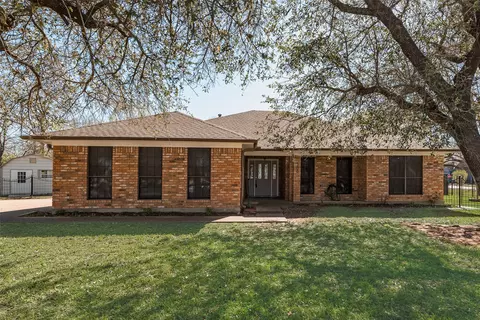 100 Juanita Ave, Wills Point, TX 75169