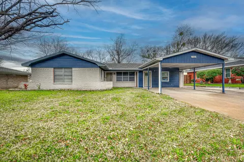 1304 Crestview Dr, Kaufman, TX 75142