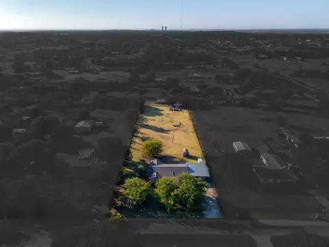3401 Camaro Dr, Crowley, TX 76036