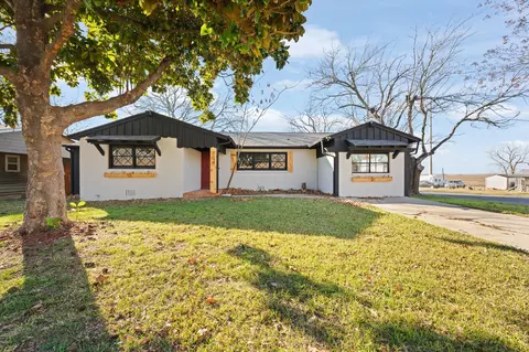 108 Hilltop Dr, Grandview, TX 76050
