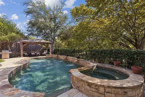 2628 Elmbrook Dr, Carrollton, TX 75010