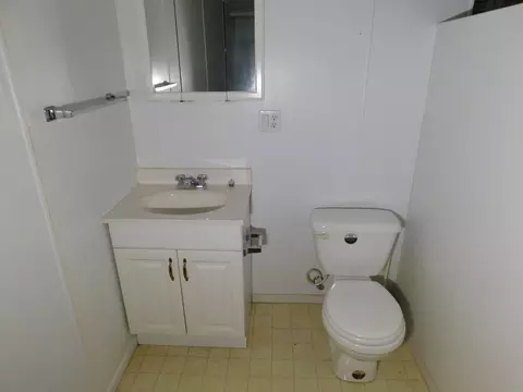 Bath - 604 NW 7th St, Springhill, LA 71075 photo 6 of 6