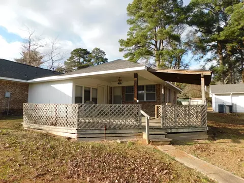 Exterior - 604 NW 7th St, Springhill, LA 71075 photo 8 of 10