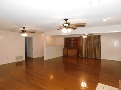 Living - 604 NW 7th St, Springhill, LA 71075 photo 1 of 5