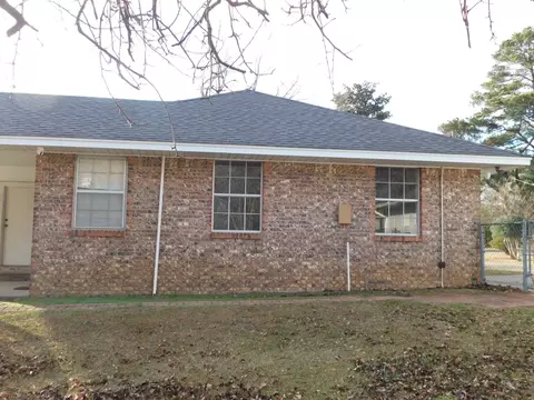 Exterior - 604 NW 7th St, Springhill, LA 71075 photo 7 of 10
