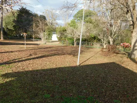 Exterior - 604 NW 7th St, Springhill, LA 71075 photo 9 of 10