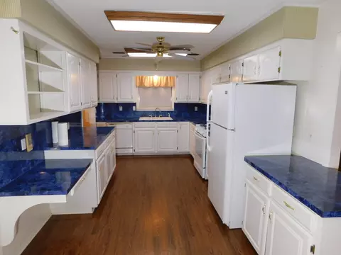 Kitchen - 604 NW 7th St, Springhill, LA 71075 photo 1 of 3