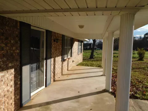 Exterior - 604 NW 7th St, Springhill, LA 71075 photo 4 of 10