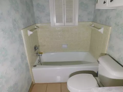 Bath - 604 NW 7th St, Springhill, LA 71075 photo 2 of 6