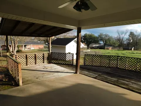 Exterior - 604 NW 7th St, Springhill, LA 71075 photo 10 of 10