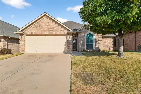 8257 Edgepoint Trl, Hurst, TX 76053