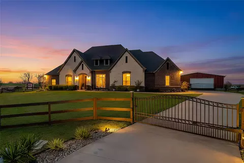 9101 Iron Mountain Trl, Justin, TX 76247