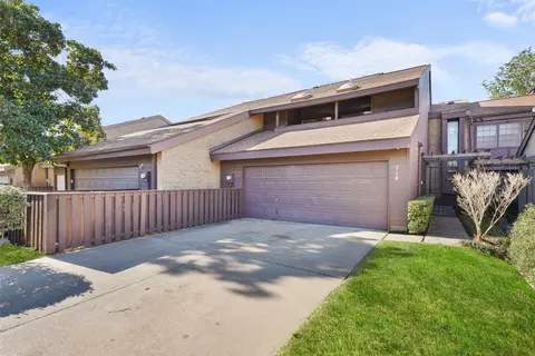 714 Oakwood Trl, Fort Worth, TX 76112