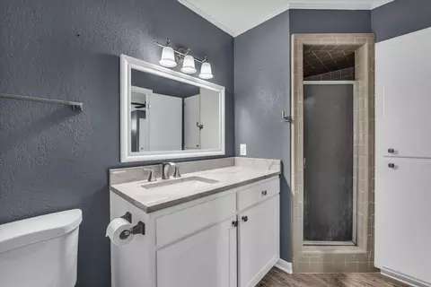 Bath - 4325 Shady Glen Dr, Waco, TX 76708 photo 1 of 6