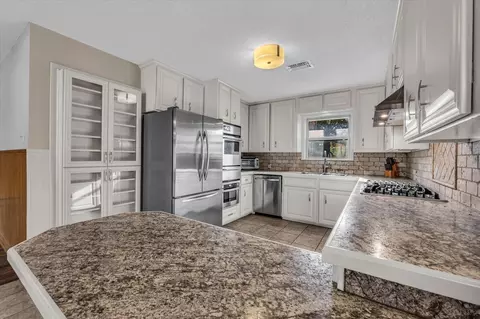 Kitchen - 4325 Shady Glen Dr, Waco, TX 76708 photo 2 of 4