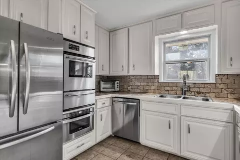 Kitchen - 4325 Shady Glen Dr, Waco, TX 76708 photo 3 of 4
