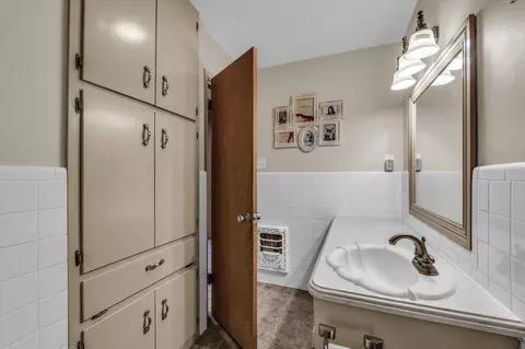 Bath - 4325 Shady Glen Dr, Waco, TX 76708 photo 4 of 6