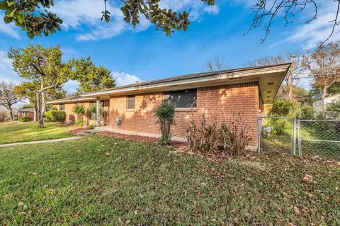 Exterior - 4325 Shady Glen Dr, Waco, TX 76708 photo 7 of 7