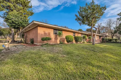 Exterior - 4325 Shady Glen Dr, Waco, TX 76708 photo 2 of 7