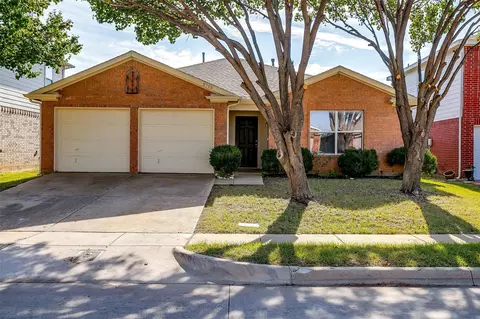 8304 Horse Whisper Ln, Fort Worth, TX 76131