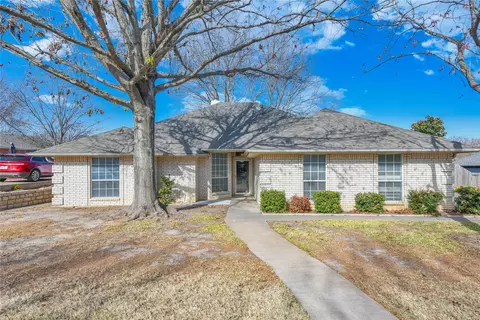917 Jonathan Ct, Weatherford, TX 76086