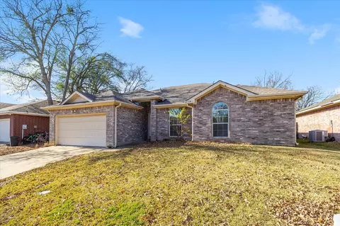 334 River Oaks Ln, Canton, TX 75103