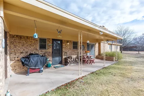 Exterior - 476 Scott St, Tye, TX 79563 photo 6 of 9