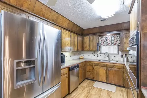 Kitchen - 476 Scott St, Tye, TX 79563 photo 2 of 4