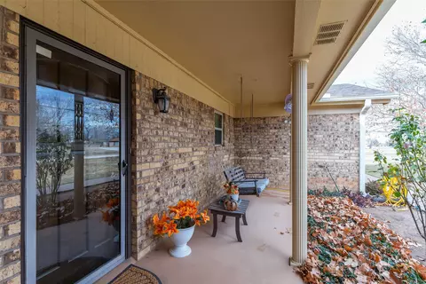 Exterior - 476 Scott St, Tye, TX 79563 photo 3 of 9