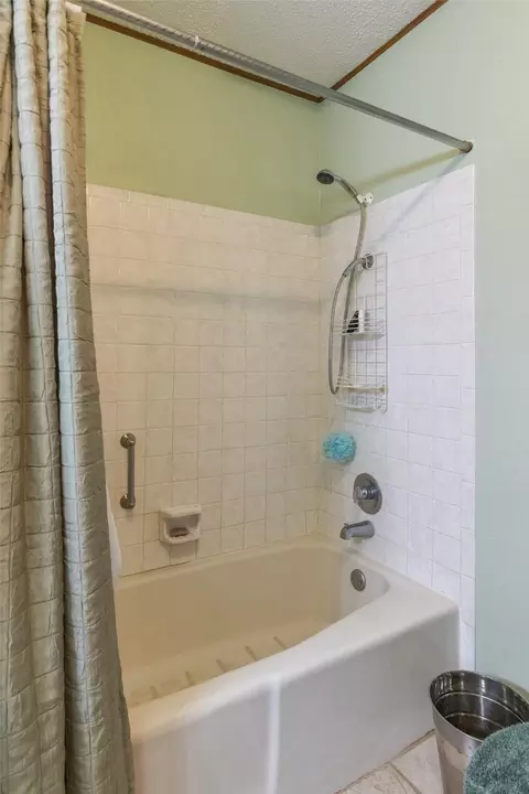 Bath - 476 Scott St, Tye, TX 79563 photo 2 of 3