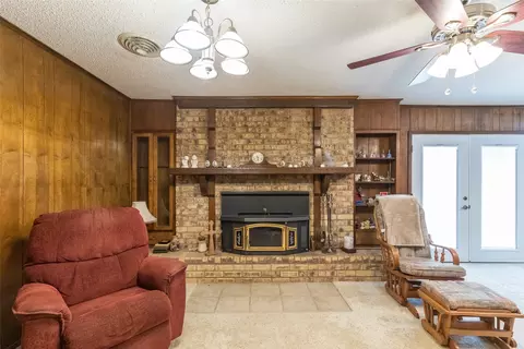 Living - 476 Scott St, Tye, TX 79563 photo 1 of 3