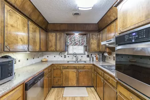 Kitchen - 476 Scott St, Tye, TX 79563 photo 3 of 4