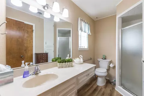 Bath - 476 Scott St, Tye, TX 79563 photo 3 of 3