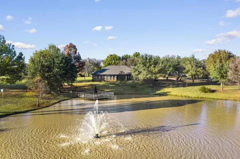 1070 Lakeview Ct, Argyle, TX 76226