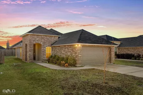 4035 False River Dr, Bossier City, LA 71111