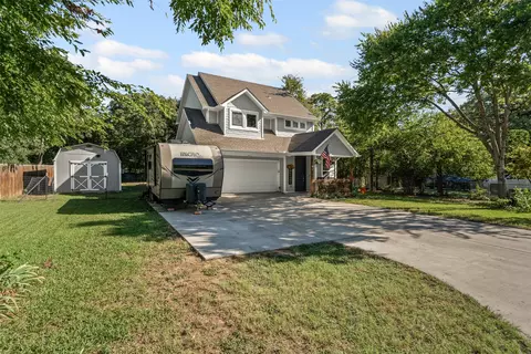 905 Poe St, Azle, TX 76020