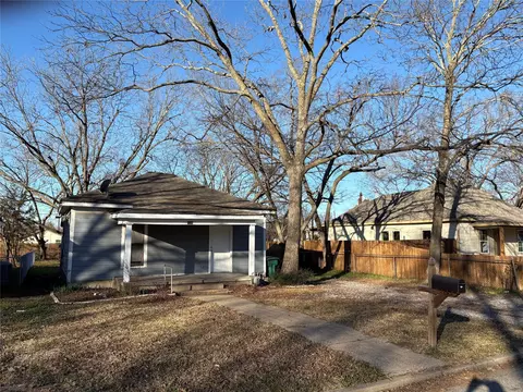 1006 S Throckmorton St, Sherman, TX 75090