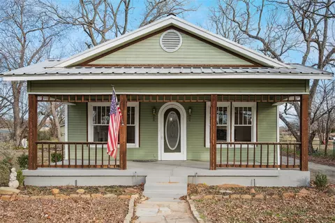 1705 E Bankhead Dr, Weatherford, TX 76086