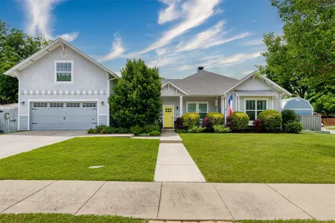 1215 Coleman St, Mckinney, TX 75069