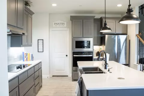 642 Sandiford Ct, Mansfield, TX 76063