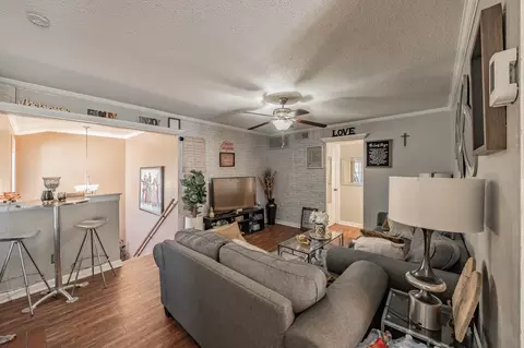 623 Ridgeline Dr, Hurst, TX 76053