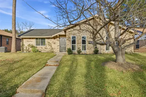 4622 Oakwood Dr, Garland, TX 75043