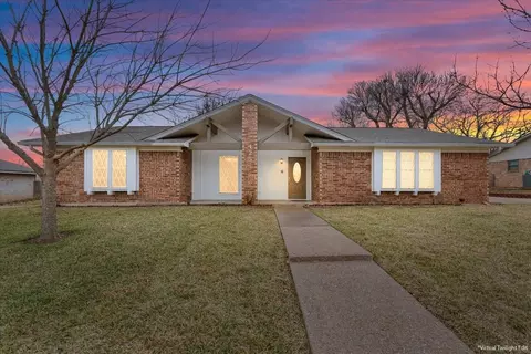425 Lindenwood Ln W, Hewitt, TX 76643