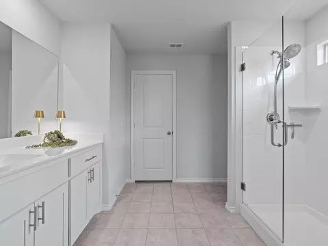 Bath - 157 Greengate Dr, Boyd, TX 76023 photo 2 of 6