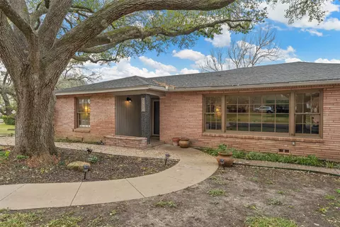 2516 Old Oaks Dr, Waco, TX 76710