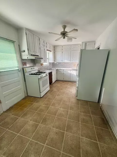 Kitchen - 3024 Edna Ave, Waco, TX 76708 photo 1 of 3