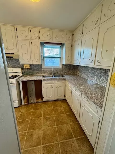 Kitchen - 3024 Edna Ave, Waco, TX 76708 photo 2 of 3